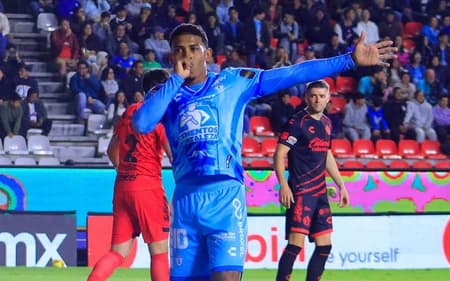 John Kennedy, emprestado pelo Fluminense ao Pachuca. (Foto: Reprodução/Pachuca)