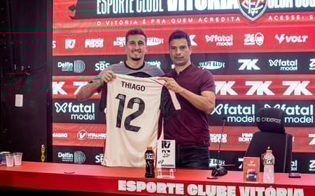 Thiago Couto é apresentado oficialmente no Vitória (Foto: Victor Ferreira / EC Vitória)