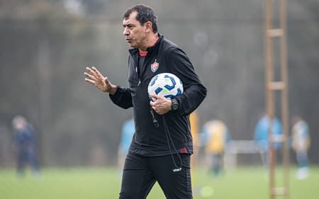 Carille comanda primeiro treino pelo Vitória (Foto: Victor Ferreira / EC Vitória)