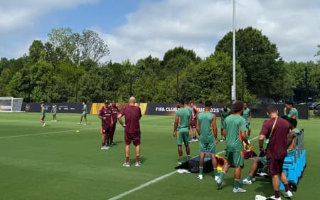 Reservas do Fluminense no gramado (Foto: Sharon Nigri Prais/ Lance!)