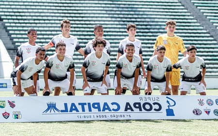 Lateral tinha contrato até o meio do ano que vem com o Corinthians (Foto: Divulgação)