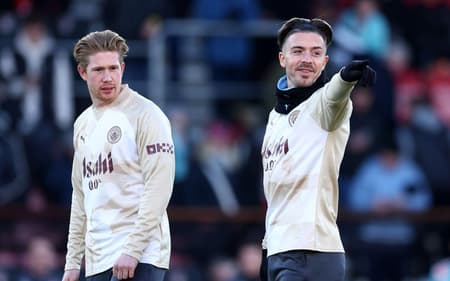 Companheiros no City, Grealish e De Bruyne podem se encontrar no Napoli (Foto: Reprodução/Manchester City)
