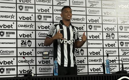 Jordan Barrera foi apresentado pelo Botafogo (Foto: Leonardo Bessa/Lance!)