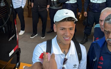 Carrascal fala com torcedores do Flamengo