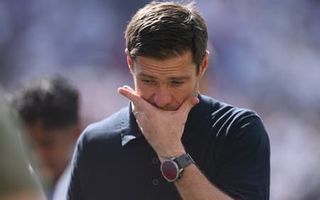 Xabi Alonso reage durante dura derrota do Real Madrid para o PSG no Mundial de Clubes