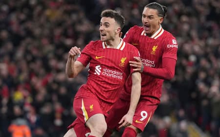 Diogo Jota marcou último gol da carreira contra grande rival do Liverpool; relembre