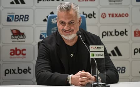 Fifa impede clube europeu de contratar por dívida com o Flamengo; entenda