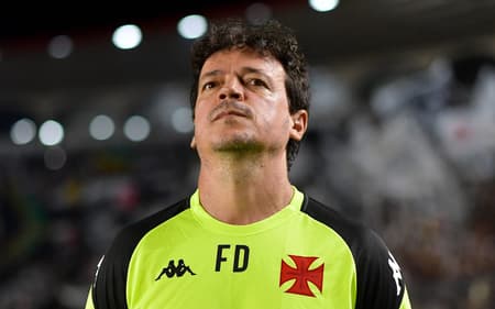Diniz, técnico do Vasco, durante partida contra o Bragantino em São Januário