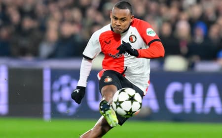 Igor Paixão em ação pelo Feyenoord, da Holanda (Foto: JOHN THYS / AFP)