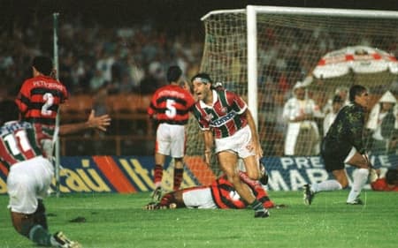 Fla x Flu - Gol de barriga Renato Gaúcho (Foto: Marcelo Theobald/Agência O Globo)