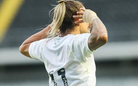 Laryh fez dois gols e garantiu acesso do Santos. (Foto: Reinaldo Campos/Santos FC)