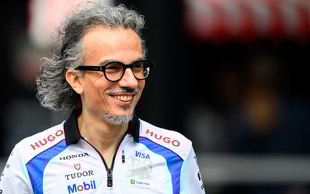 Novo na Red Bull, Laurent Mekies era o chefe de equipe da Racing Bulls na F1 (Foto: MAX SLOVENCIK / APA / AFP)
