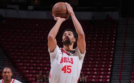 Maozinha Pereira, do Bulls, em ação pela NBA Summer League (Foto: Garrett Ellwood/NBAE via Getty Images/AFP)