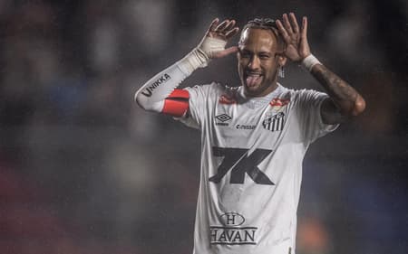 Neymar comemora gol contra Desportiva