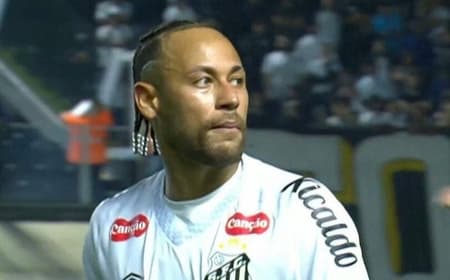 Neymar brigou com torcedor após derrota para o Internacional (Foto: Reprodução)