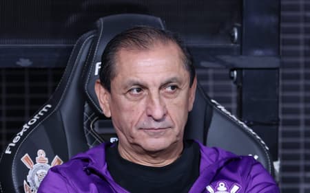 Técnico do Corinthians, Ramón Díaz, durante jogo com o São Bernardo
