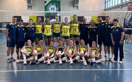 Seleção feminina sub-19 no Centro de Treinamento europeu do voleibol brasileiro na França - Divulgação/CBV
