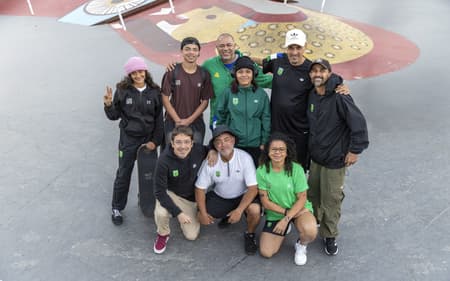 Treinamento da Confederação de skate na Praça Duó (Foto: Julio Detefon / CBSk)