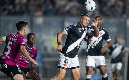 Vegetti, do Vasco, durante partida contra o Independiente del Valle em São Januário