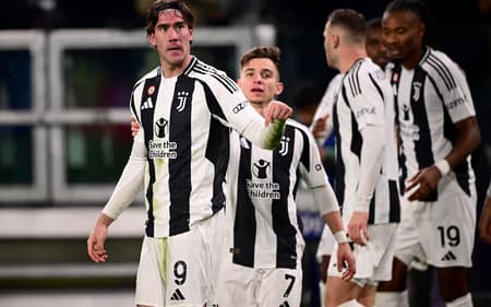 Vlahovic comemora gol após falha de Ederson (Foto: Marco Bertorello/AFP)