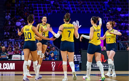 Seleção brasileira na final da VNL feminina (Foto: Volleyball World)