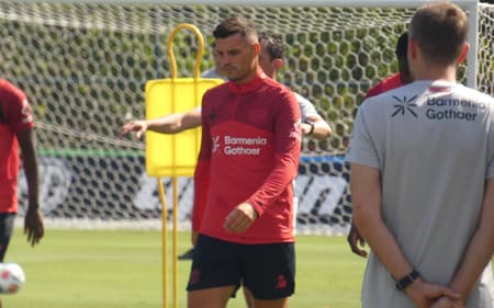 Xhaka em treino no Ninho do Urubu (Foto: Lucas Bayer/Lance!)