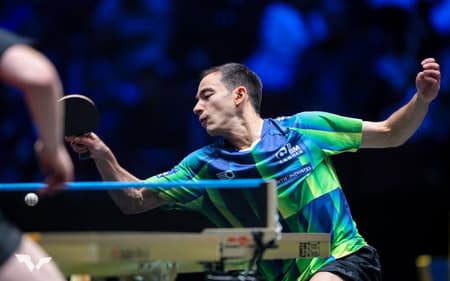 Hugo Calderano na derrota para o alemão Benedikt Duda na Suécia (Foto:WTT/Divulgação)