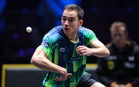Hugo Calderano na derrota para o alemão Benedikt Duda na Suécia (Foto:WTT/Divulgação)