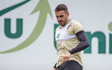 Bruno Uvini em treino pelo Vitória (Foto: Victor Ferreira / EC Vitória)