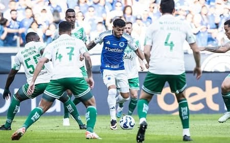 Lateral William, do Cruzeiro, em jogo contra o Juventude (Foto: Gustavo Aleixo/Cruzeiro)