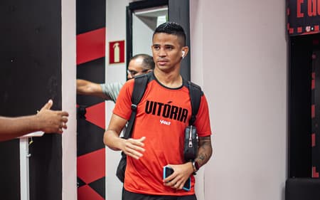 Erick no vestiário do Vitória (Foto: Victor Ferreira / EC Vitória)