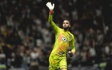 Everson comemora classificação do Atlético (Foto: Pedro Souza / Atlético)