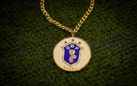 Campeões brasileiros pelo Coritiba em 1985 recebem medalhas pela conquista (Foto: Joilson Marconne / CBF)