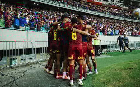 Jogadores do Bahia comemoram gol contra o Ceará na Arena Fonte Nova (Foto: Letícia Martins / EC Bahia)
