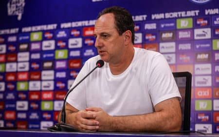 Rogério Ceni em entrevista coletiva após jogo contra o Santos (Foto: Rafael Rodrigues / EC Bahia)