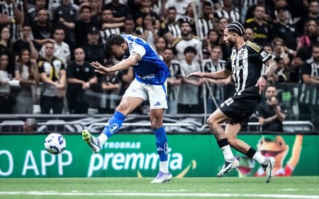 Zagueiro Fabrício Bruno marca primeiro gol do Cruzeiro contra o Atlético-MG (Foto: Gustavo Aleixo/Cruzeiro)
