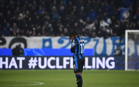 Lookman em jogo da Liga dos Campões (Foto: Isabella BONOTTO / AFP)
