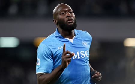 Lukaku comemora gol pelo Napoli contra o Genoa (Foto: Carlo HERMANN/AFP)