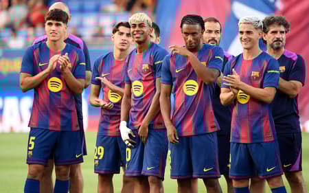 Barcelona se apresentou para os torcedores