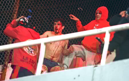 Confederação condena atos de violência dentro e fora do estádio (Foto: Alejandro Pagni/AFP)