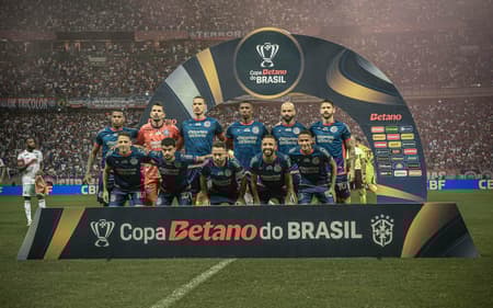 Time do Bahia antes de enfrentar o Flamengo pelas quartas da Copa do Brasil em 2024 (Foto: Jhony Pinho/AGIF)