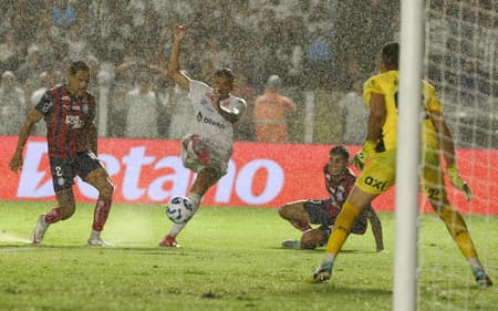 Matheus Bachi vai comandar o time do Santos no duelo diante do Bahia. (Foto:
