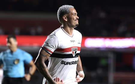 Luciano comemora gol pelo São Paulo