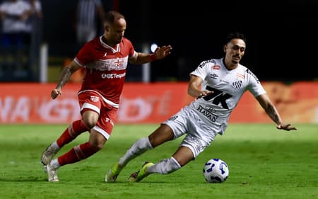 Diego Pituca tinha contrato com o Santos até o fim de 2027. Jogador acumula duas passagens e 232 jogos com a camisa do Peixe. (Foto: Marcello Zambrana/AGIF)