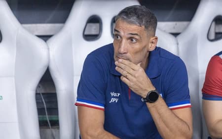 Juan Pablo Vojvoda foi vice-campeão da Sul-Americana com o Fortaleza em 2023. (Foto: Thiago Ribeiro/AGIF)