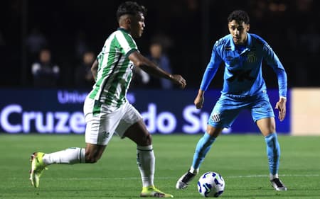Gabriel Bontempo foi titular do Santos nos dois últimos jogos, atuando durante os 90 minutos em ambas as partidas. (Foto: Marcello Zambrana/AGIF)
