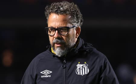 Cleber Xavier está pressionado no cargo (Foto: Marcello Zambrana/AGIF)