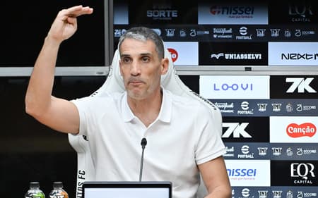 Vojvoda será o terceiro técnico do Santos nesta temporada. (Foto: Jota Erre/AGIF)