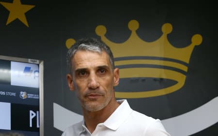 Vojvoda foi apresentado pelo Santos na última terça-feira (26), na Vila Belmiro. (Foto: Mauricio De Souza/AGIF)