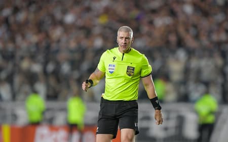Anderson Daronco em Vasco x Botafogo (Foto: Thiago Ribeiro/AGIF)